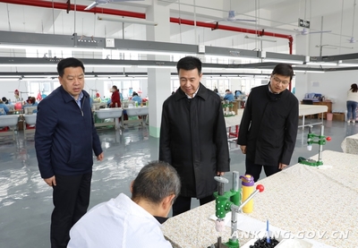 郭青到漢濱區(qū)茨溝鎮(zhèn)暗訪調(diào)研 鞏固拓展脫貧攻堅成果同鄉(xiāng)村振興有效銜接，助力玩具銷售產(chǎn)業(yè)升級